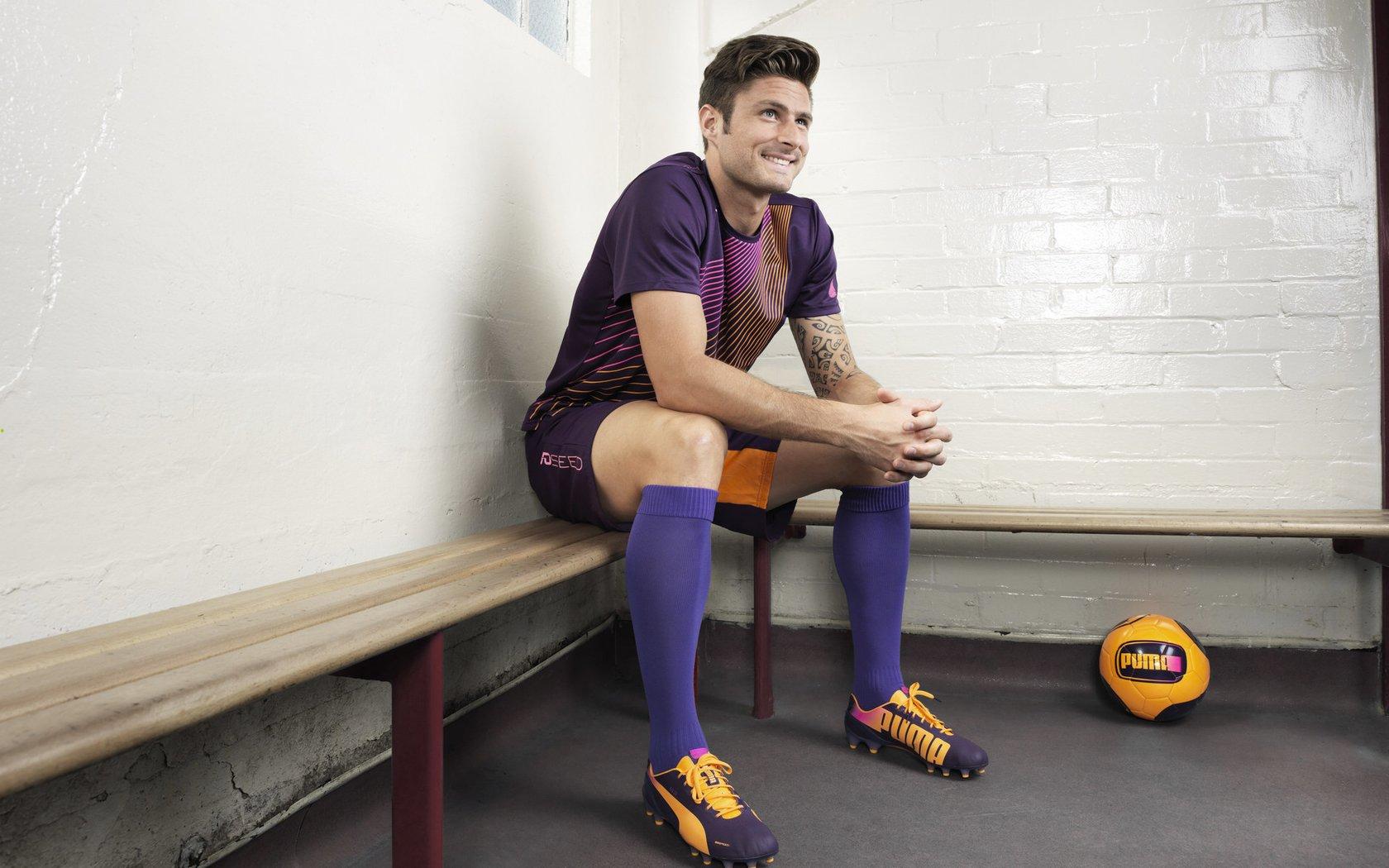 姆巴佩双响助巴黎逆转晋级 皇马夏窗引援计划再起波澜