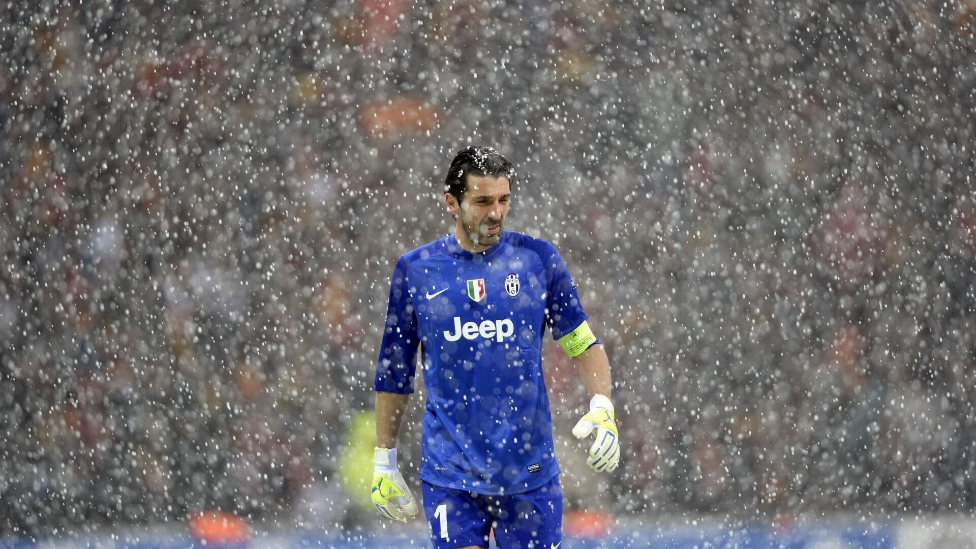 C罗梅开二度助利雅得胜利大胜,传奇生涯再添辉煌篇章