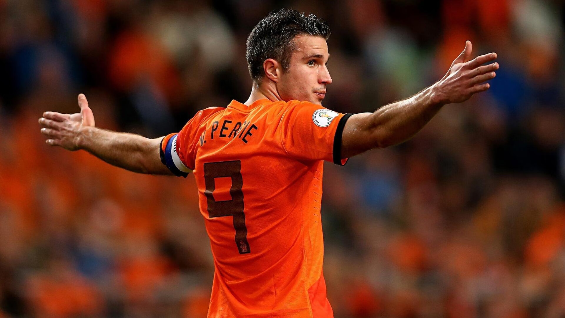 欧冠决赛巅峰对决,皇家马德里加时赛绝杀利物浦,第15次捧起大耳朵杯