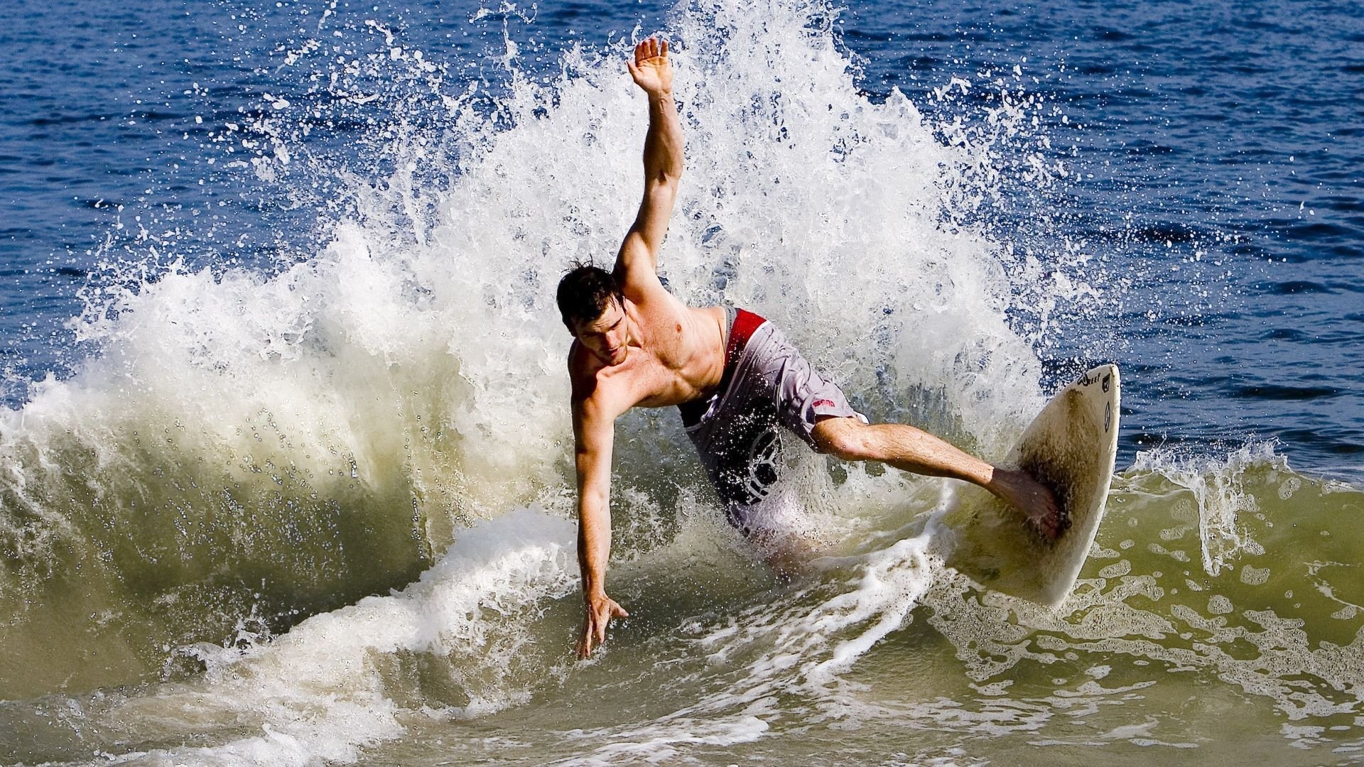 欧冠决赛上演巅峰对决 曼城力克国米首夺大耳朵杯